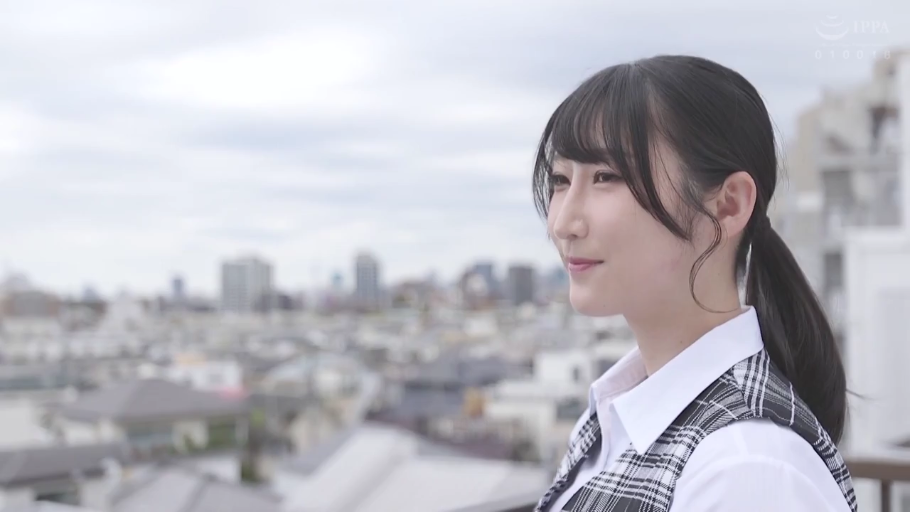 敏感 · 车内 · 被抚摸 · 安全带 · 腋下 · 黑发 · 橙色T恤 · 举手坐姿