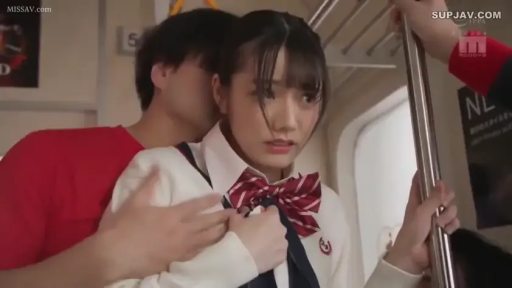 上半身特写 · JK制服 · 电车内 · 背后站位