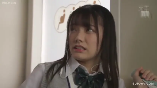 室内 · 脸部特写 · 站立 · 耳机 · JK制服 · 长发 · 疑惑 · 佩戴耳机