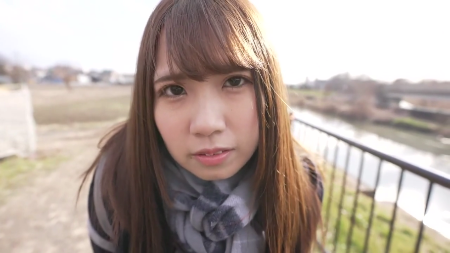 脸部特写 · 户外 · 围巾