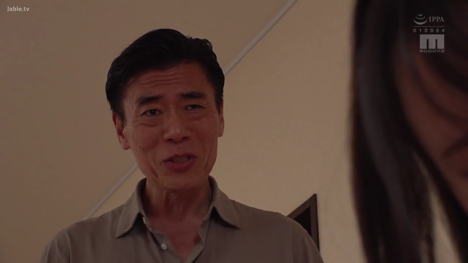 性交 · 全裸 · 卧室 · 后入式 · 呻吟 · 被褥 · 侧后方 · 背景杂乱