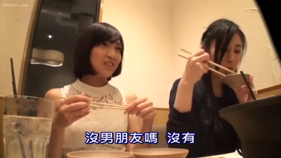 口交 · 中景 · 跪位 · 洗衣机 · 洗衣间 · 女性风衣 · 室内性爱
