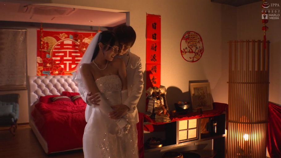 Bedroom · Medium shot · 婚纱