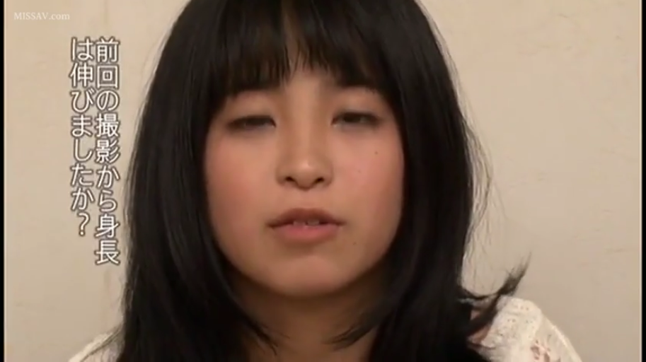 室内 · 坐姿 · 床铺 · 中景 · 微笑 · 裸体 · 足交