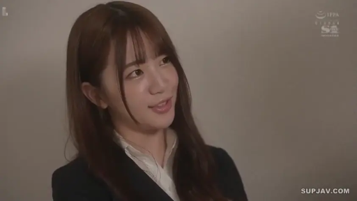 室内 · 交谈 · 职业西装 · 站立 · 微笑 · OL · 头部