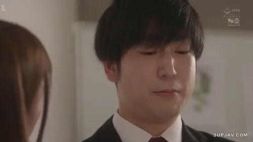 室内 · 顔部のクローズアップ · 站立 · 沉稳 · ネクタイ · 思考 · ショートヘア