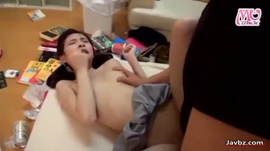 室内 · 性交 · 仰臥 · 書籍 · 苦痛 · 半裸 · 日本AV