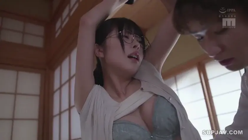 Glasses · Japanese-style room · Intoxicated · 多人 · 近景 · 举手 · 爱抚 · 内衣及衬衫