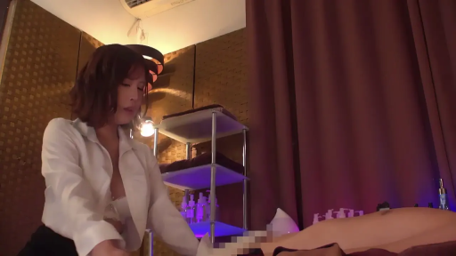 专注 · 角色扮演 · 按摩床 · 白衬衫 · 跪姿 · 上半身 · 按摩 · 按摩店