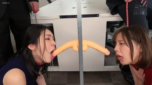 面部 · 办公室 · 张口 · Kneeling posture · Business attire · BDSM · 双人口交 · 双头假阳具