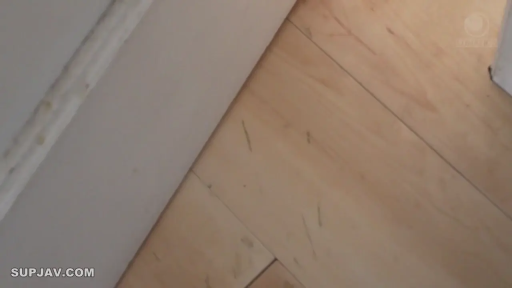 闭眼 · 饮料瓶 · Cosplay · 客厅 · 半身 · 侧卧 · 睡眠 · 框架构图