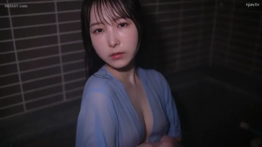 座り姿勢 · 憂鬱 · 浴室 · 濡れ身 · 顔のクローズアップ · レンズを見つめて · 蓝色薄纱上衣