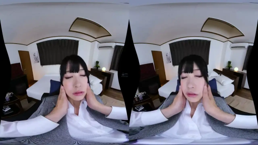 卧室 · 闭眼 · 臀部 · 仰卧 · 拉珠 · 粉色背心 · 束缚 · 性道具使用