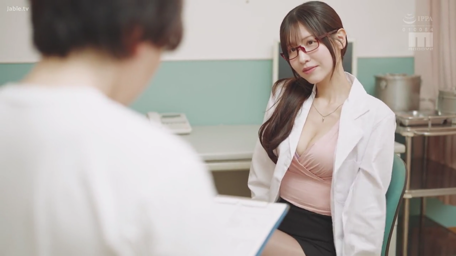 全裸 · 巨乳 · 迷离 · 枕头 · 仰卧 · 床上 · 上半身 · 挑逗