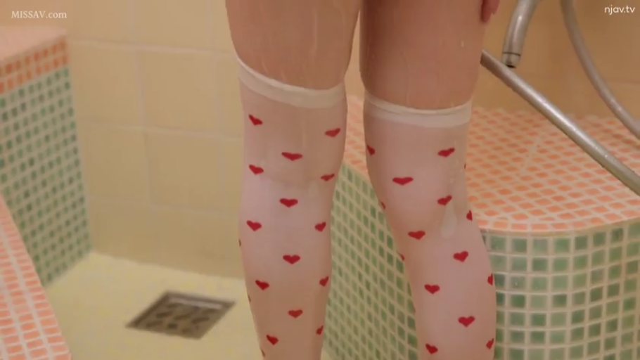 浴室 · 站姿 · 湿身 · 腿部 · 洗澡 · 爱心白丝 · 地漏