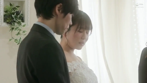 室内 · 站立 · 上半身 · 婚纱