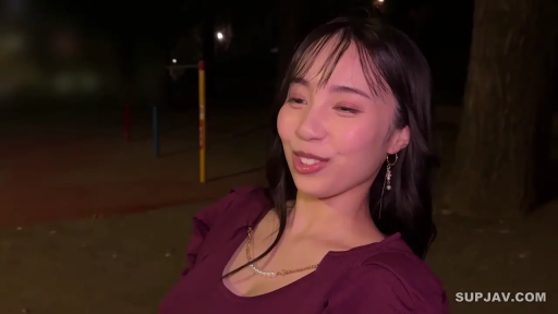 室内 · 口交 · 跪姿 · 门框 · 远景 · 走廊 · 模糊 · 深色短裙