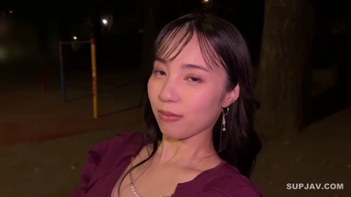 沙发 · 插入 · 跪姿 · 中景 · 沙发 · 白色过膝袜 · 痛苦与快感并存 · 生殖器打码