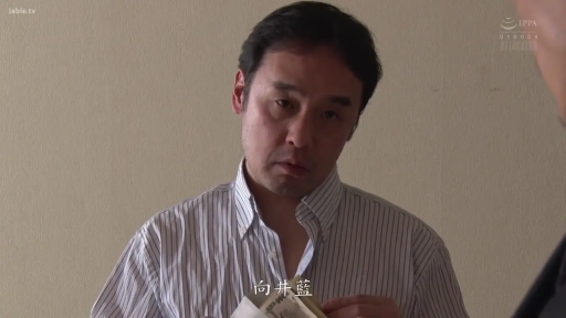 面部 · 字幕 · 连衣裙 · 地毯 · 侧卧 · 家具 · 安详 · 昏睡