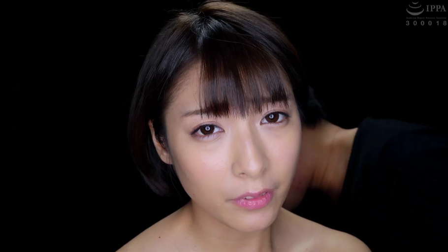 室内 · 顔部のクローズアップ · 裸体