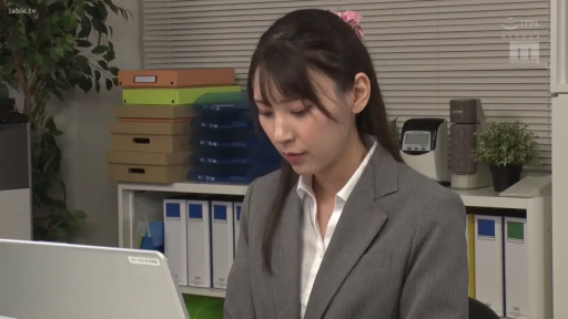 坐姿 · 专注 · 办公室 · 电脑 · 半身 · 职业装 · OL · 工作