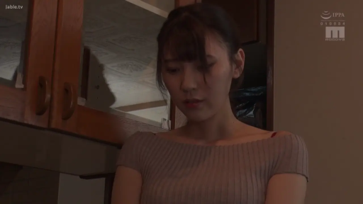 站立 · 面部特写 · 厨房 · 露肩针织衫