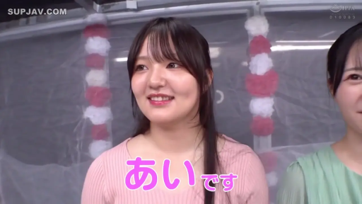 站立 · 室内摄影棚 · 面部特写 · 粉色针织衫