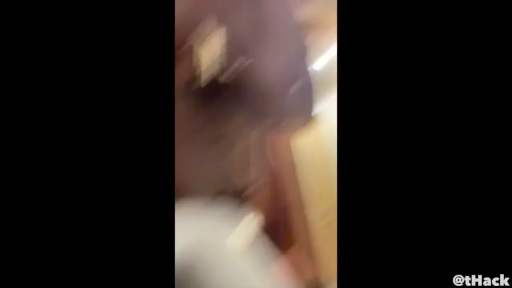 室内 · 站立 · 模糊 · 动态模糊 · 白色衣服