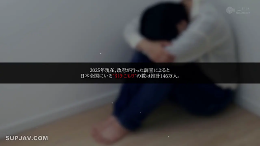 室内 · 字幕 · 私服 · 埋头 · 独处 · 蜷缩坐