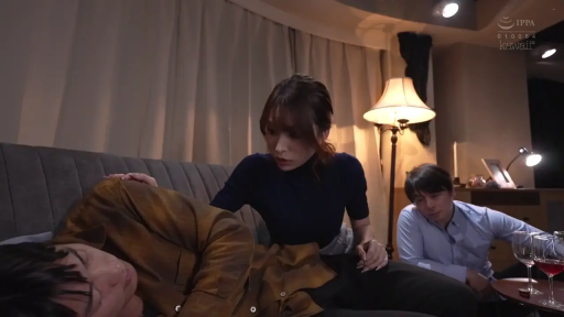 室內 · 劇情 · 侧卧 · 高领针织衫 · 红酒 · 关切 · 照看