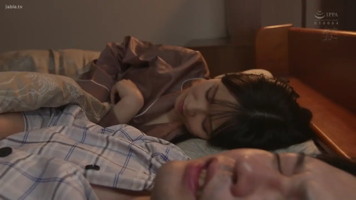 臥室 · 枕頭 · 面部特寫 · 侧卧 · 睡衣 · 安详 · 睡覺