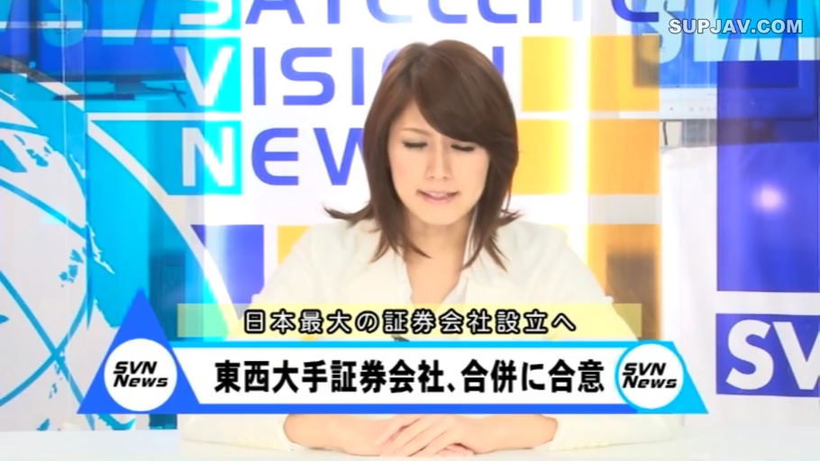 单人 · 卧室 · 自然 · 手机 · 上半身 · 打电话 · 躺卧 · 黄色T恤