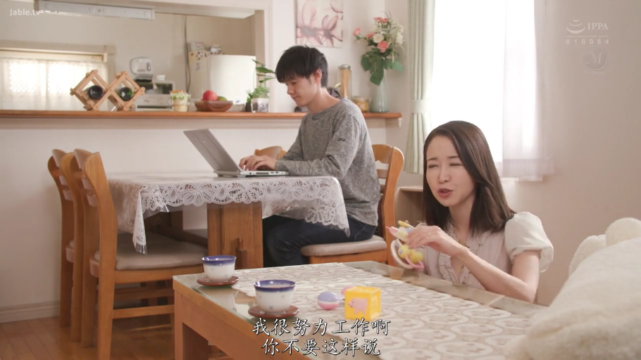 面部 · 教室 · 诱惑 · 学生装 · 棒棒糖 · 正面面对镜头 · 舔食 · 知名女优