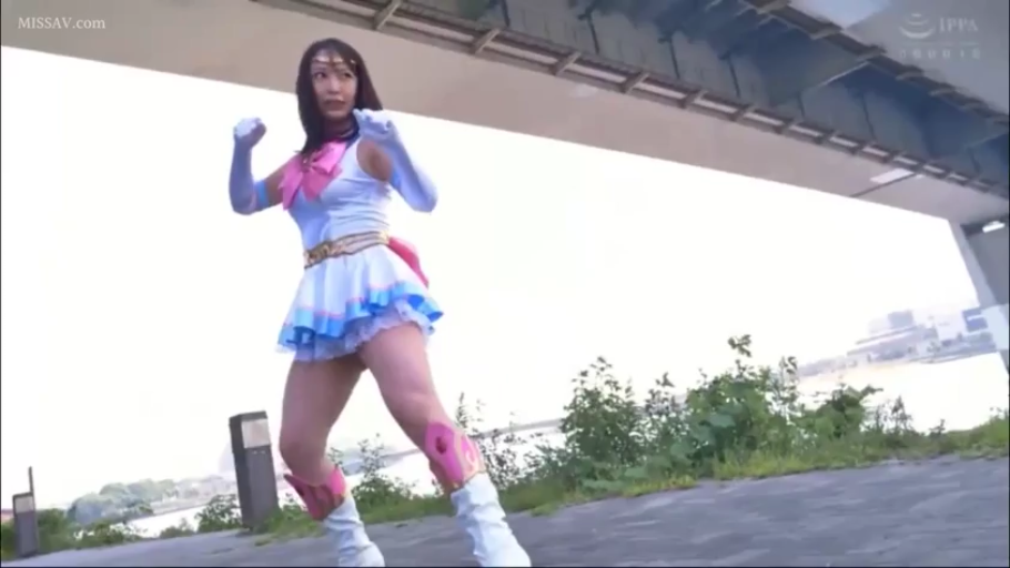 严肃 · 全身 · 摆拍 · 户外 · 头饰 · Cosplay · 战斗姿势 · 漫改