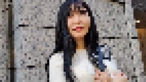 Stand · Stand · Smile · Half-body · White top · Outdoor · 全屏马赛克