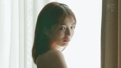 脸部特写 · 裸体 · 窗边