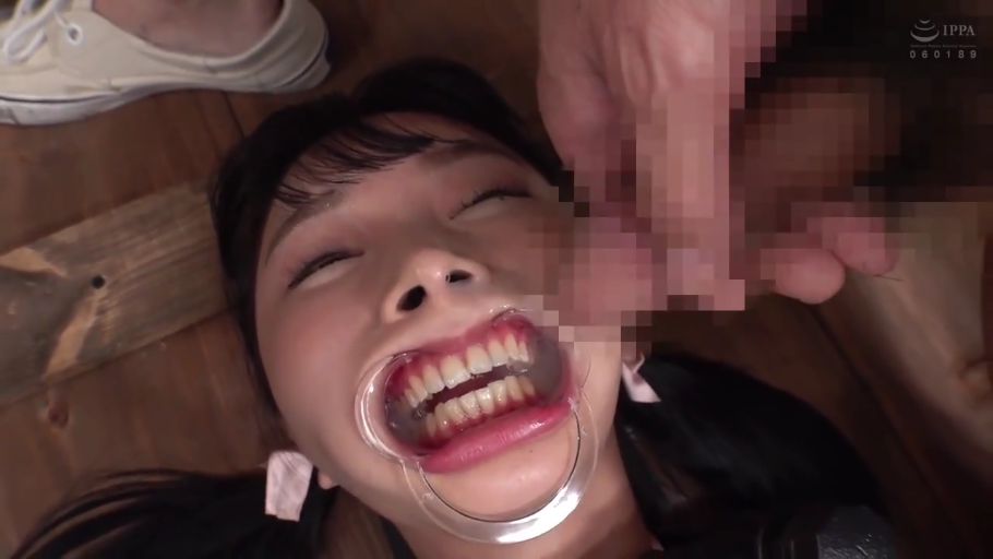 室内 · 脸部特写 · 迷离 · 仰卧 · 制服 · 有码 · 调教 · 开口器