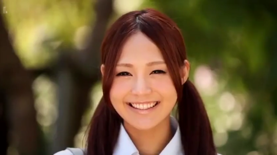 面部 · 浴室 · 口交 · 微笑 · 跪姿 · 白色衬衫 · 阴茎 · 成人