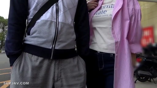 站立 · カジュアルウェア · 并排 · 户外街道 · 街拍 · 腰部特写 · 摩托车