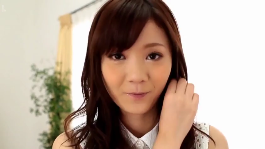 室內 · 脸部 · 白色襯衫