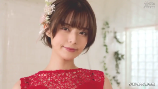 顔のクローズアップ · 注视镜头 · 室内影棚 · 温柔微笑 · 棕色短发 · 正面姿勢 · 花朵发饰 · 红色蕾丝上衣