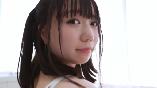 卧室 · 注视 · 清纯 · 白色内衣 · 回头 · 回头特写 · 湿润发丝