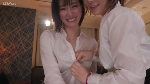 胸部 · 揉乳 · 站姿 · 白衬衫 · 微笑 · 部屋 · 抚摸 · 手表