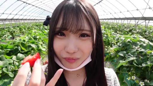 脸部 · 微笑 · 口罩 · 正面 · 生活化 · 草莓 · 草莓大棚 · 展示草莓