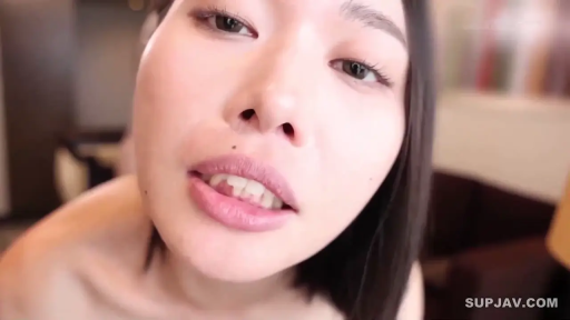 室內 · 俯身 · 臉部特寫 · 第一人稱視角 · 誘惑 · 裸肩 · 开启双唇