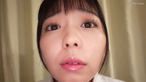 室内 · 脸部 · 白色衬衫 · 呆滞 · 注视 · 正面 · 广角 · 环形灯