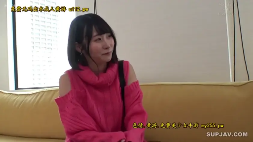 坐姿 · 微笑 · 半身 · 谈话 · 室内沙发 · 亚洲女性 · 粉色露肩毛衣