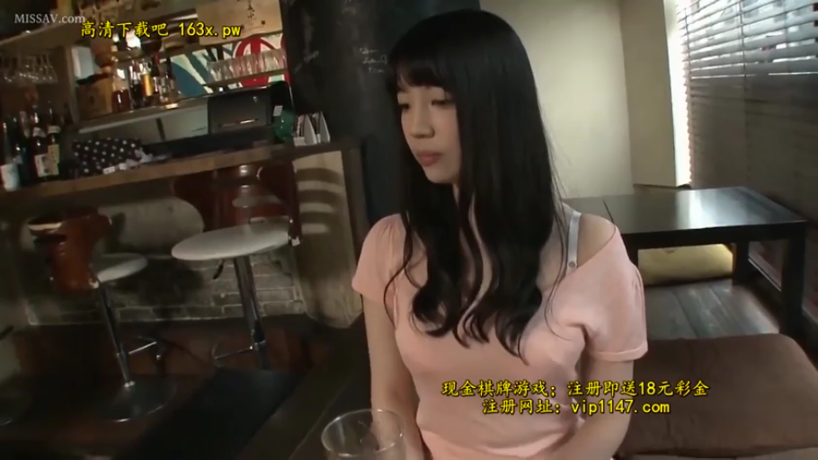 Sitting Posture · Melancholy · Half-body · 居酒屋 · 玻璃杯 · 粉色露肩上衣 · 黑长直 · 独坐