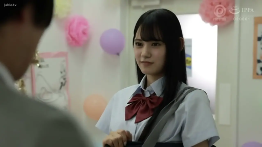 室內 · 站姿 · 微笑 · 半身 · 对视 · JK制服 · 气球 · 日本AV