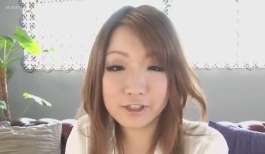 沙发 · 性行为 · 露乳装 · 多人 · 呻吟 · 身体特写 · 仰卧位